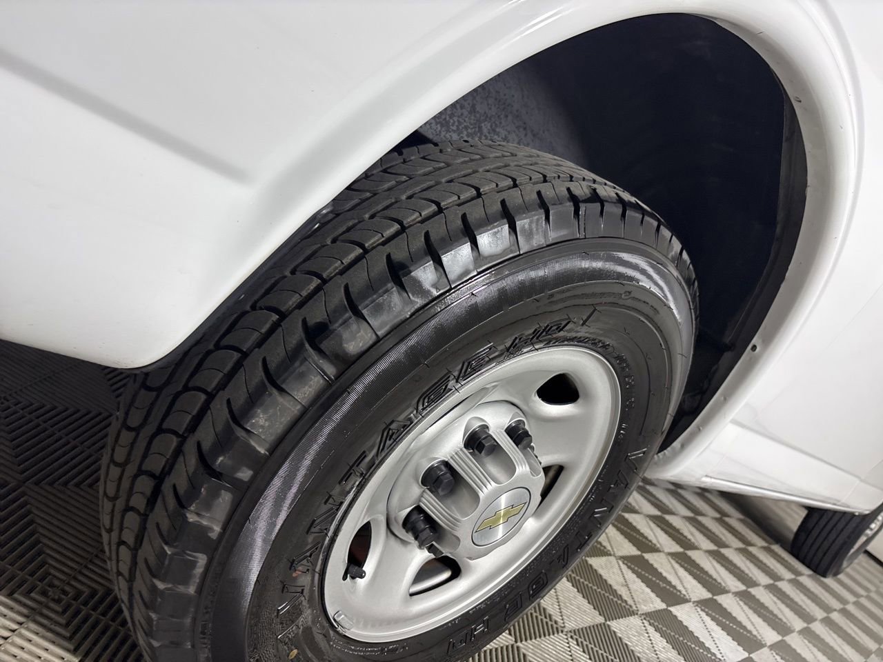 Used 2023 Chevrolet Express 3500 LS image 28