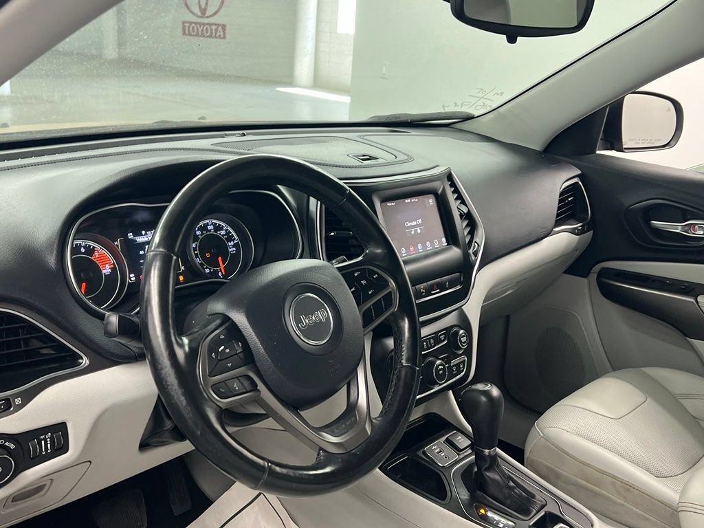 Used 2020 Jeep Cherokee Latitude Lux w/ Quick Order Package 26H Lux FWD image 8