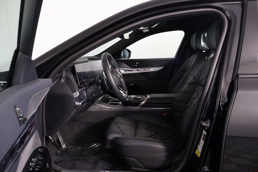 Used 2023 BMW 740i w/ Parking Assistance Package RWD image 9