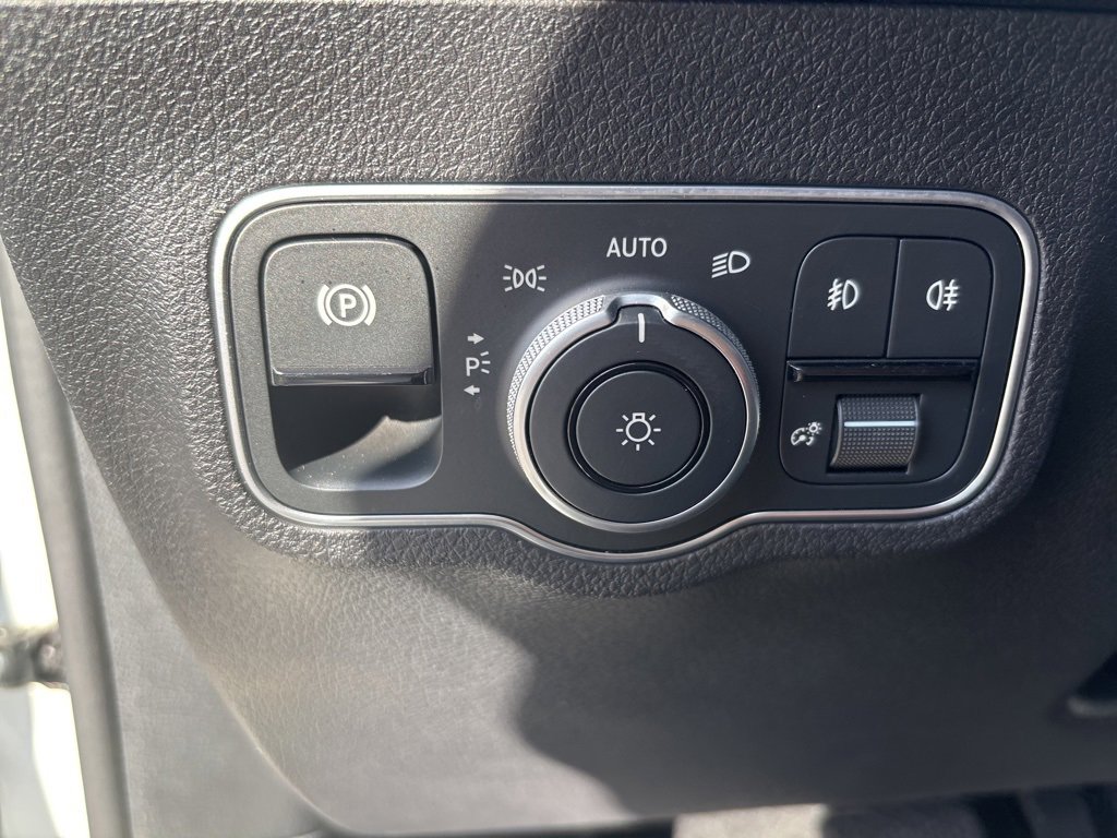 Used 2024 Mercedes-Benz GLB 250 image 39
