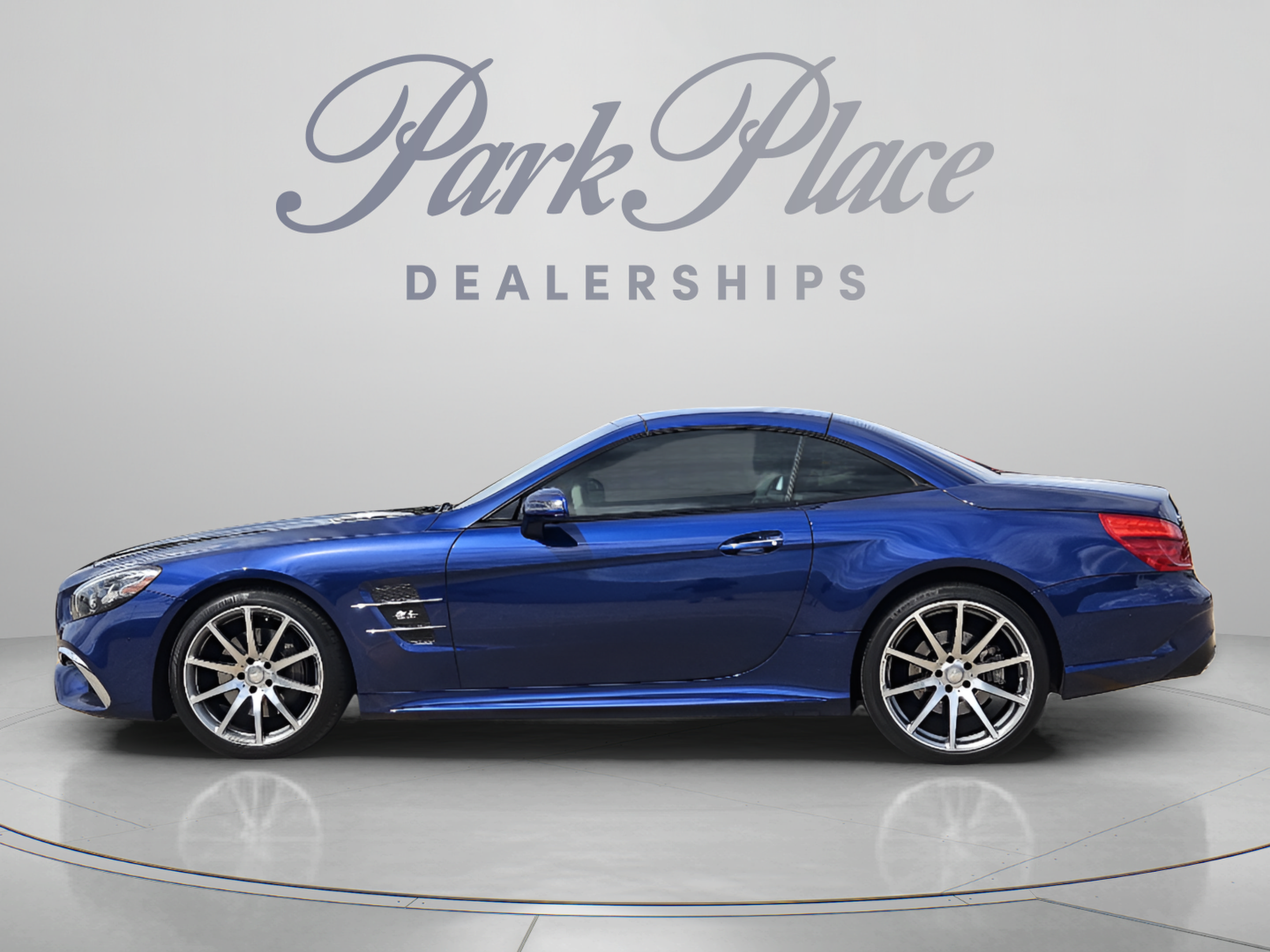 Used 2017 Mercedes-Benz SL 450 image 2