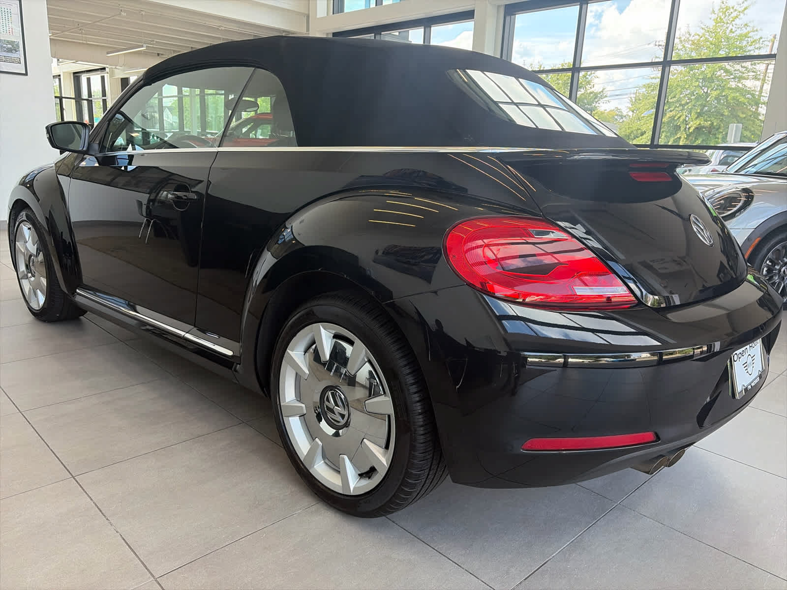 Used 2014 Volkswagen Beetle 2.5 FWD image 7
