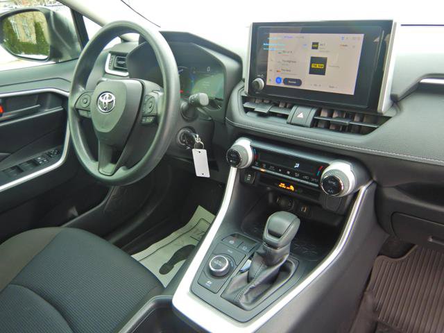 Used 2025 Toyota RAV4 LE image 5