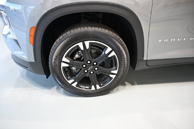 New 2027 Chevrolet Traverse LT w/ LPO, Floor Liner Package FWD image 30
