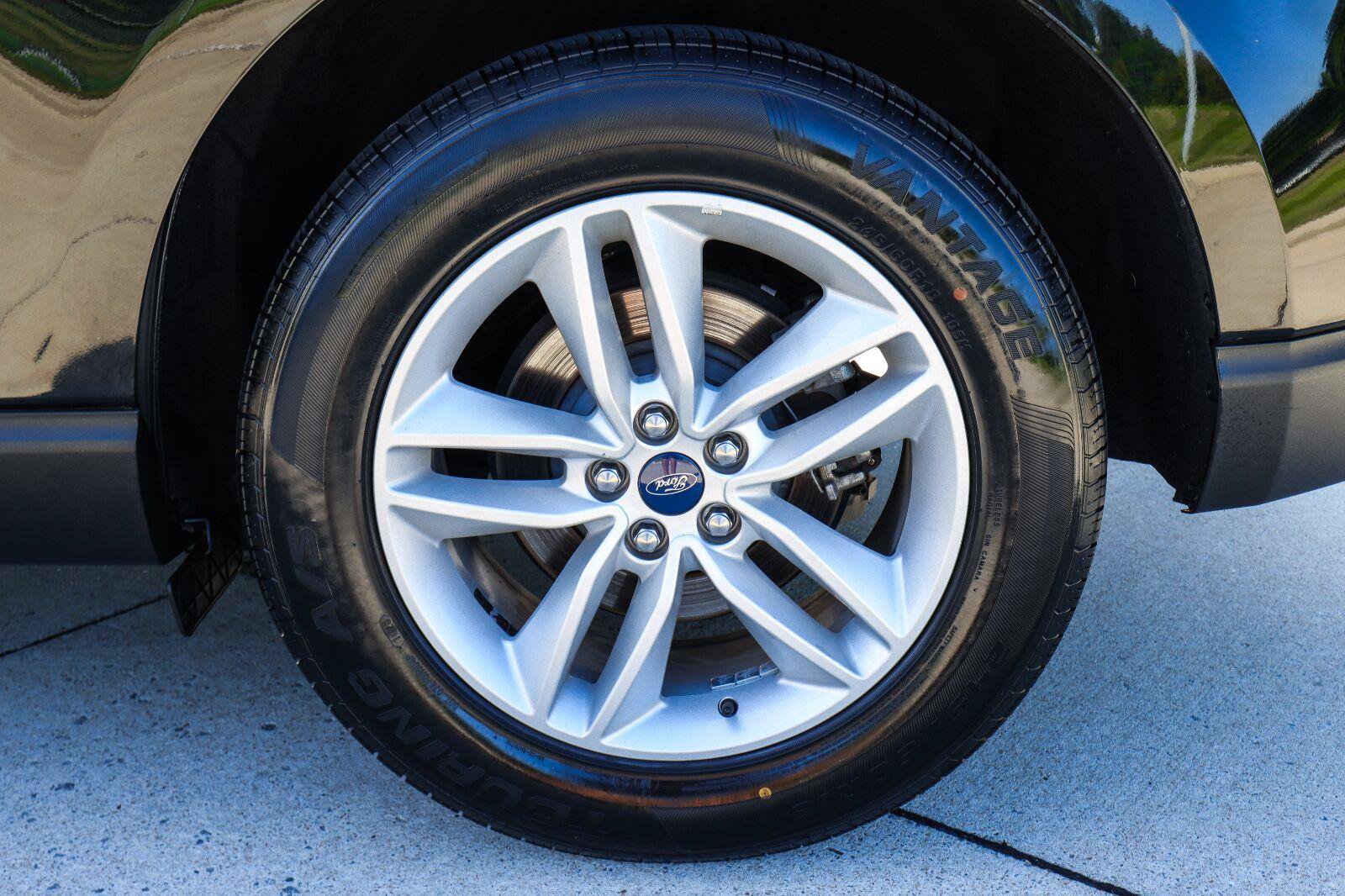 Used 2018 Ford Edge SEL w/ Equipment Group 201A AWD/4WD image 22