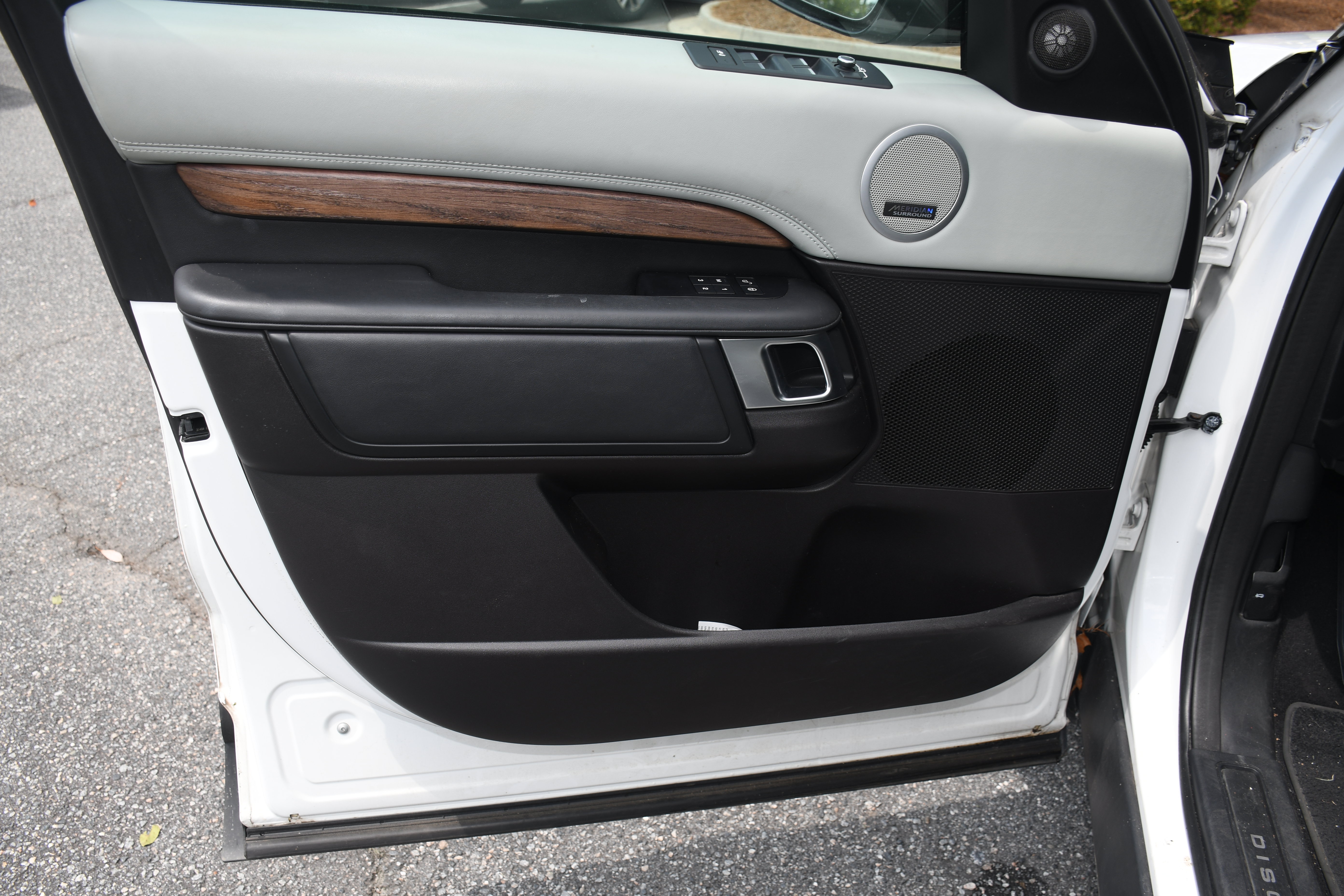 Used 2019 Land Rover Discovery HSE Luxury AWD/4WD image 11