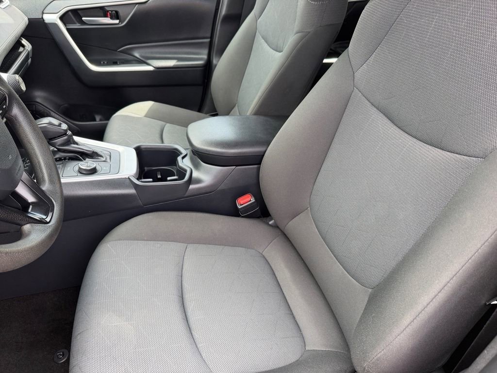 Used 2025 Toyota RAV4 XLE image 10