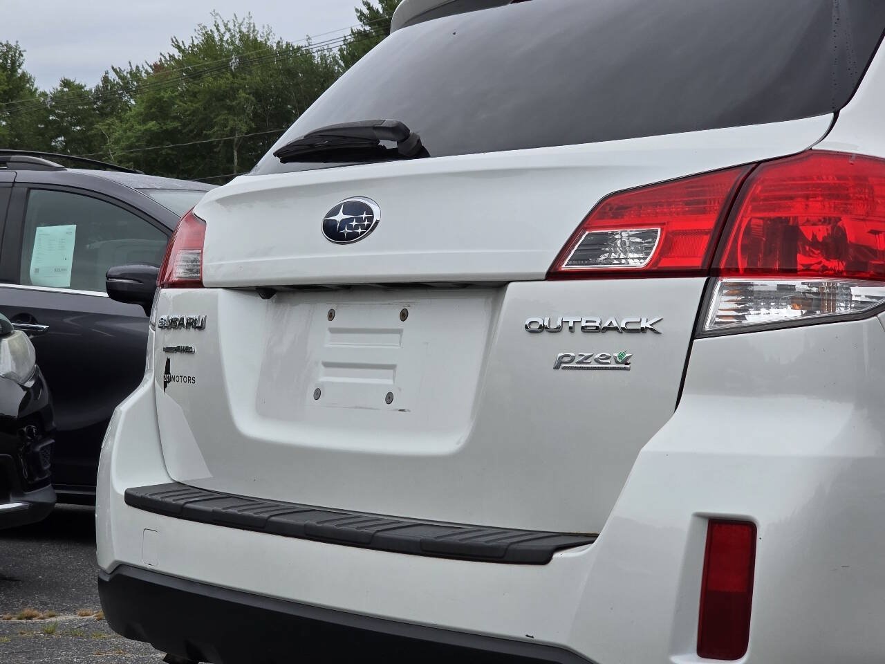 Used 2014 Subaru Outback 2.5i Limited w/ Moonroof Package AWD/4WD image 9