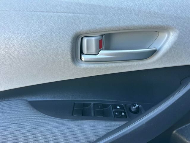 Used 2021 Toyota Corolla LE FWD image 11