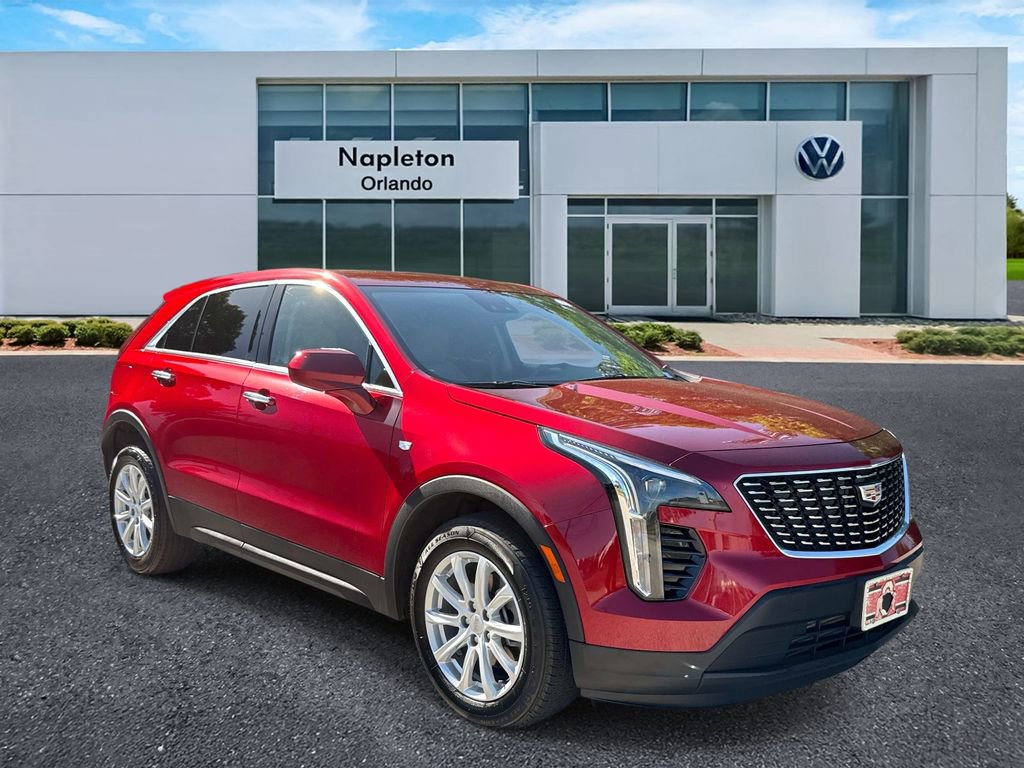 Used 2023 Cadillac XT4 Luxury w/ Cold Weather Package FWD image 8