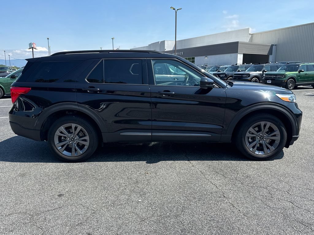 Used 2024 Ford Explorer XLT w/ Equipment Group 202A AWD/4WD image 8