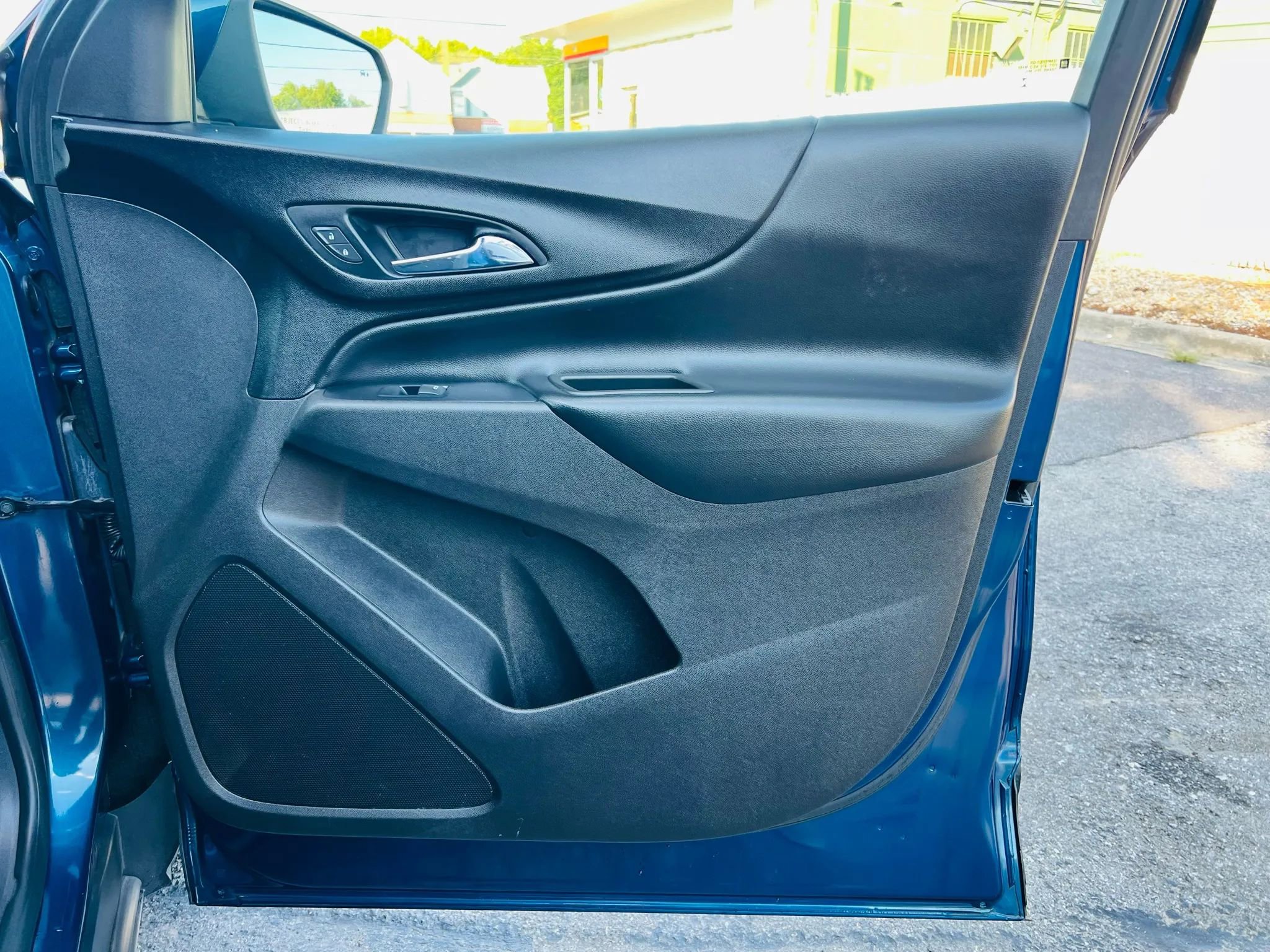 Used 2020 Chevrolet Equinox LT image 29