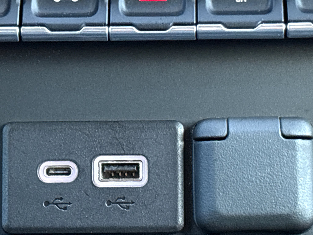 Used 2022 Chevrolet Silverado 1500 Custom image 29