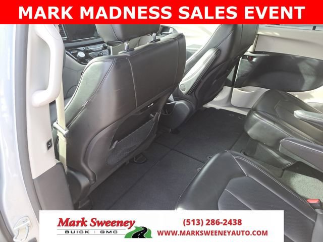 Used 2024 Chrysler Pacifica Touring-L image 9