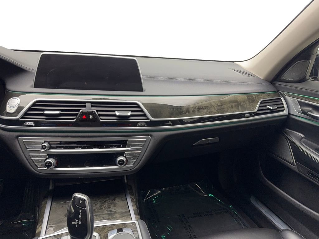 Used 2022 BMW 740i image 54