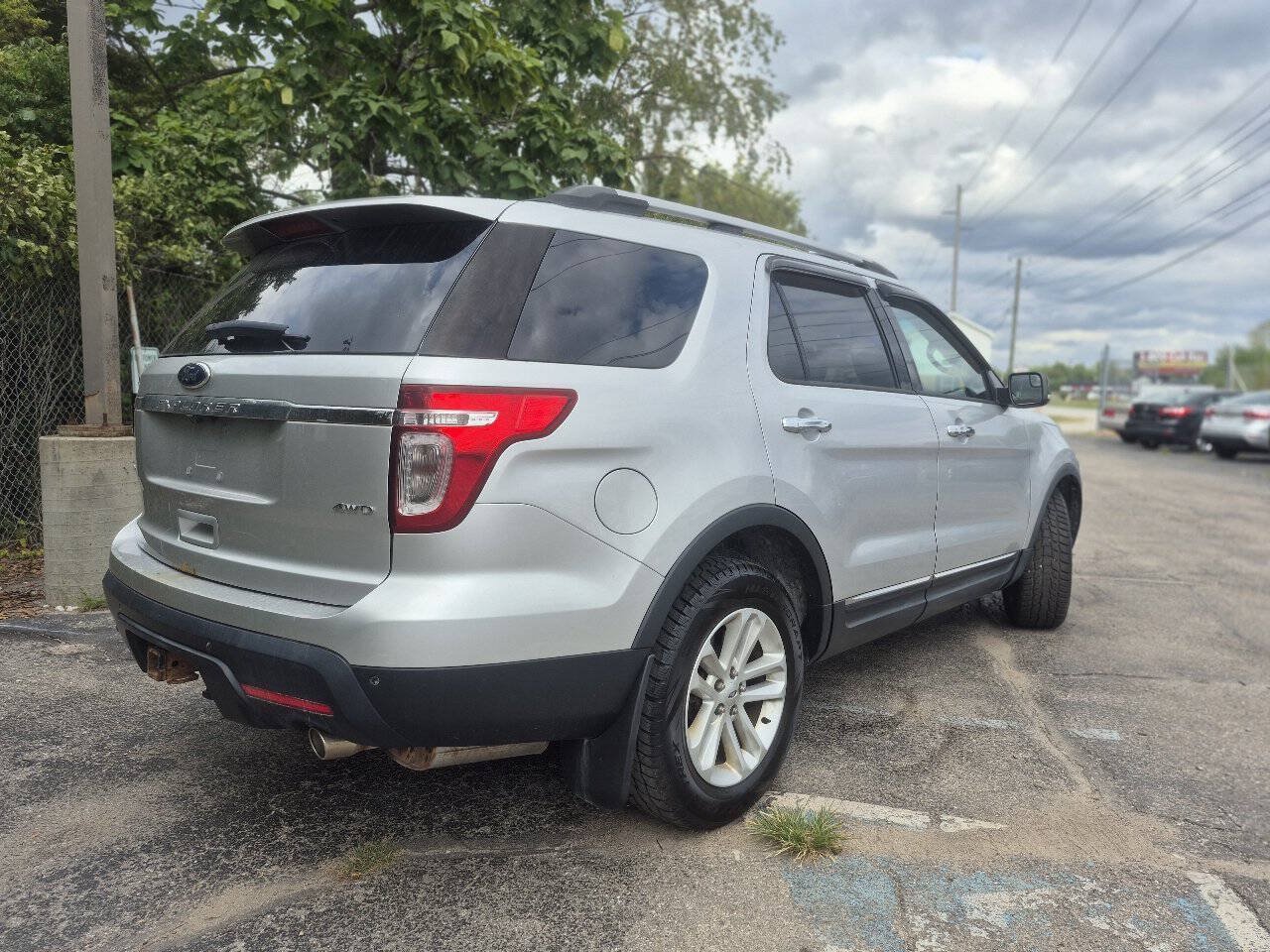 Used 2013 Ford Explorer XLT AWD/4WD image 6