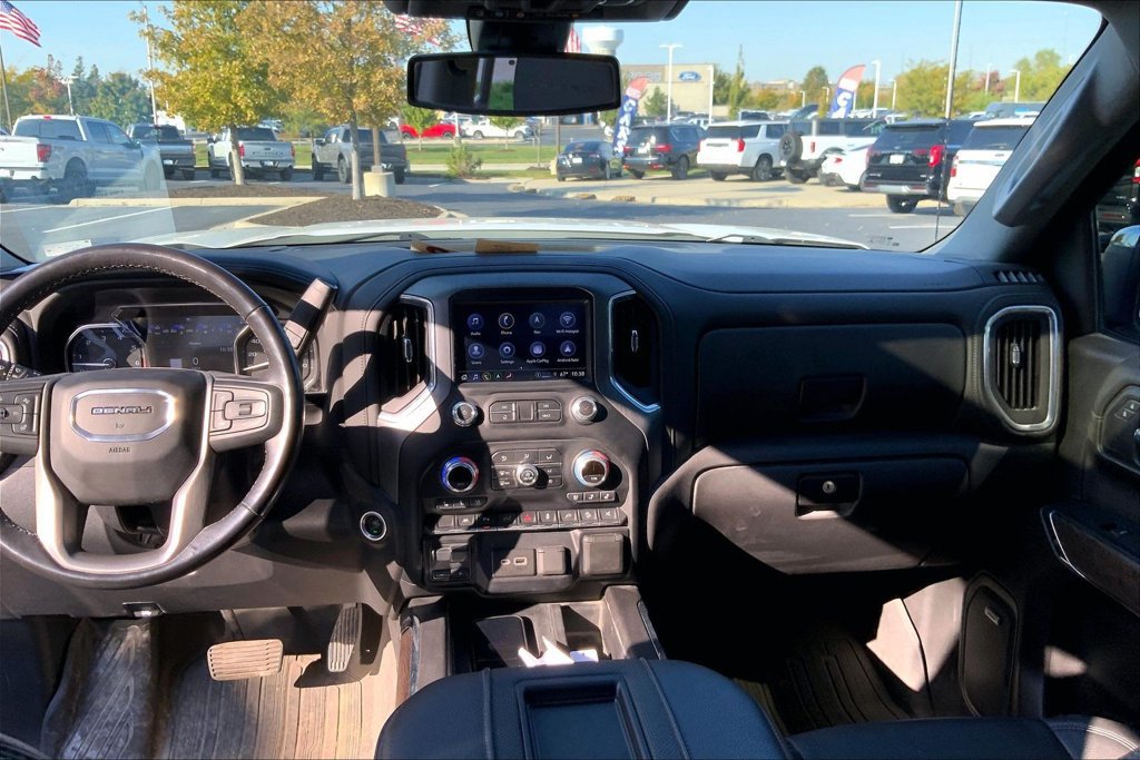 Used 2022 GMC Sierra 1500 Denali w/ Denali Premium Package AWD/4WD image 10