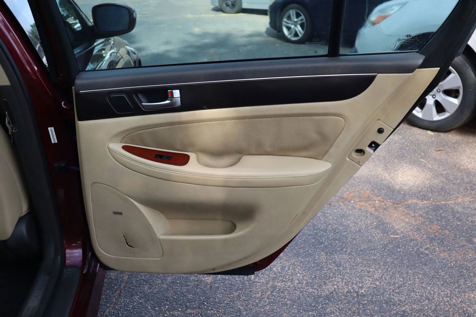 Used 2012 Hyundai Genesis 3.8 w/ Premium Pkg image 17