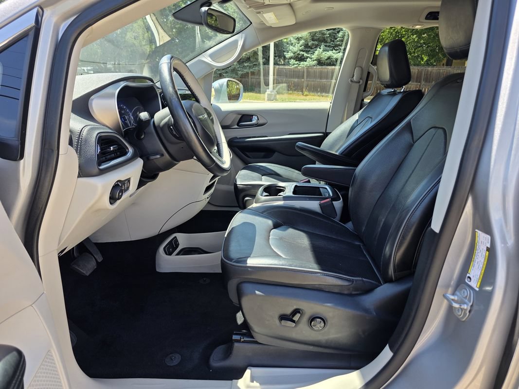 Used 2018 Chrysler Pacifica Limited FWD image 15