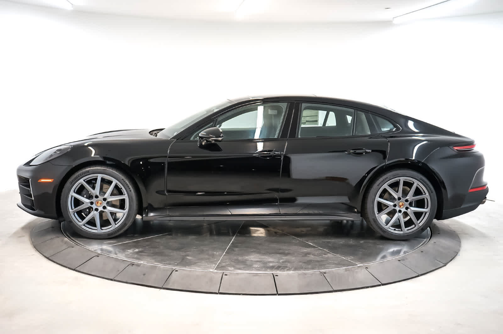 New 2026 Porsche Panamera RWD image 2