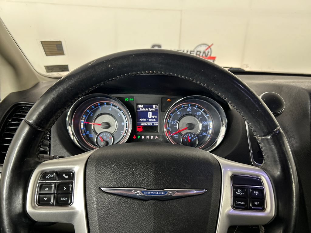 Used 2014 Chrysler Town & Country Touring FWD image 13