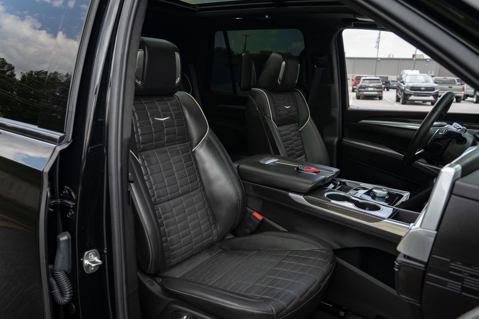 Used 2025 Cadillac Escalade V w/ LPO, ONYX Package AWD/4WD image 50