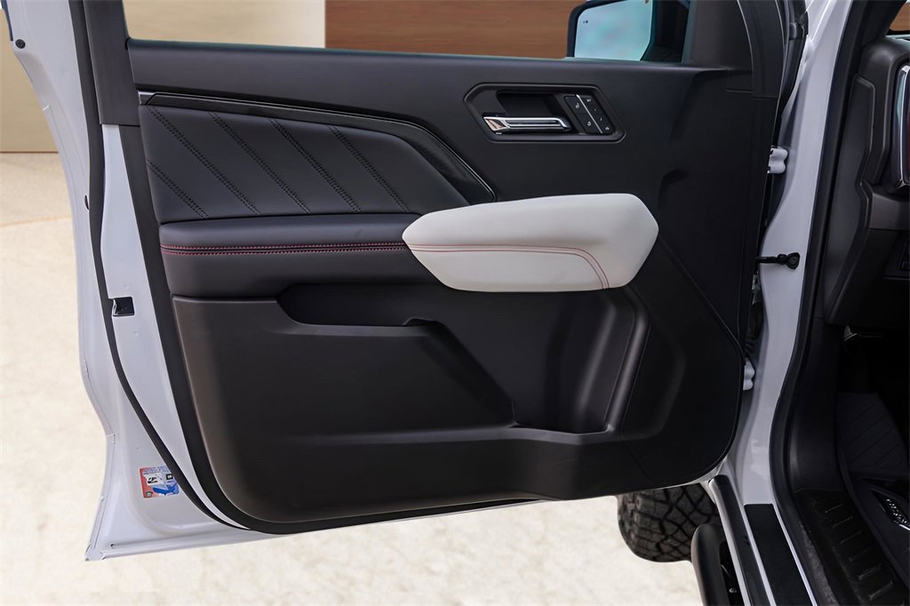 Used 2024 GMC Canyon AT4X image 25