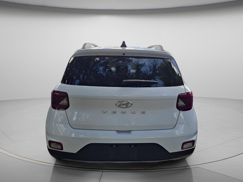 Used 2021 Hyundai Venue SEL w/ Premium Package FWD image 5