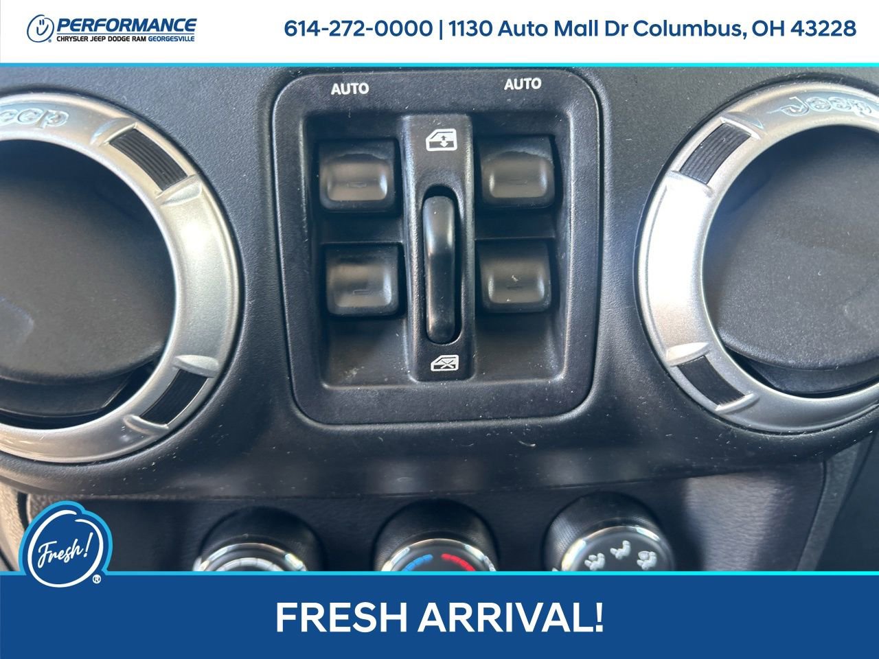 Used 2015 Jeep Wrangler Unlimited Sahara w/ Connectivity Group AWD/4WD image 23