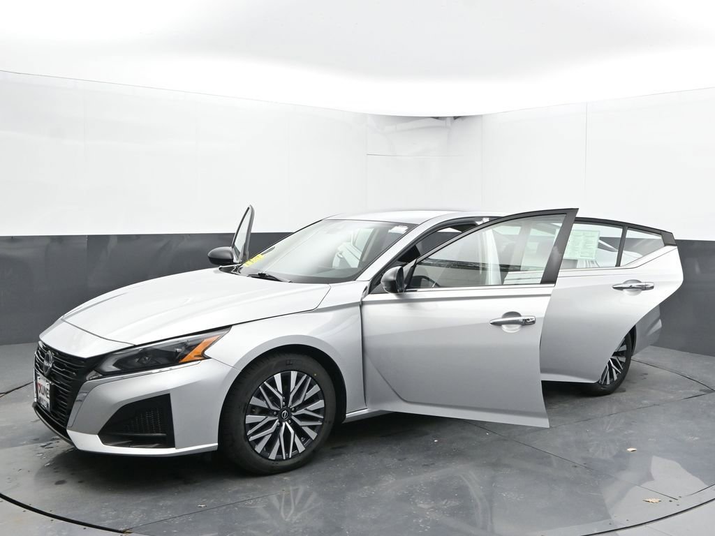 Used 2024 Nissan Altima 2.5 SV FWD image 47