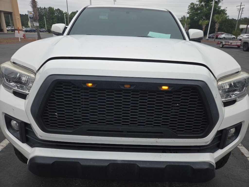 Used 2017 Toyota Tacoma TRD Off-Road AWD/4WD image 9