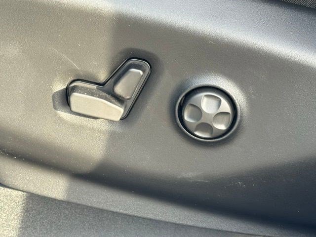 New 2026 Chrysler Pacifica Limited w/ S Appearance Package image 12