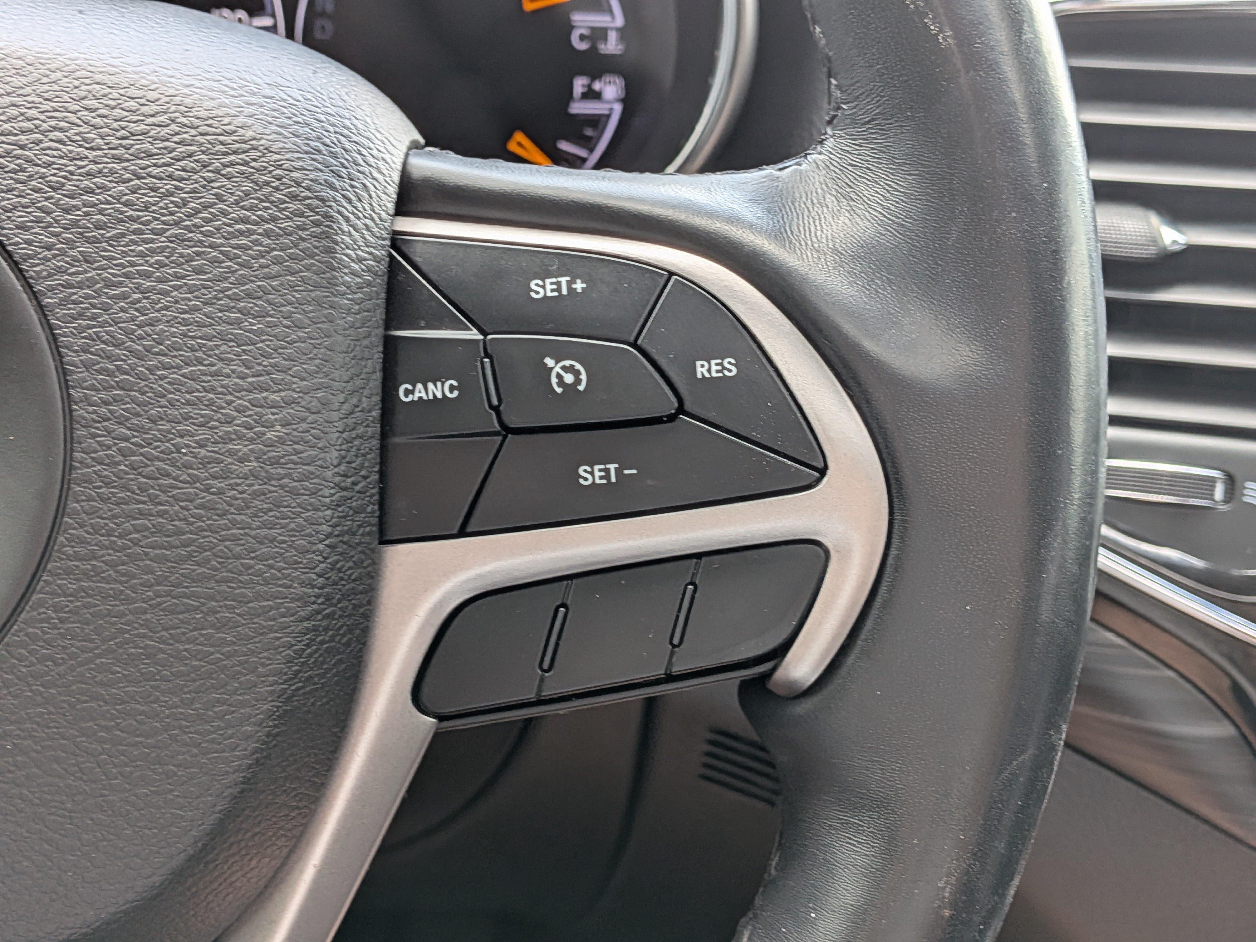 Used 2021 Jeep Grand Cherokee Laredo X AWD/4WD image 27