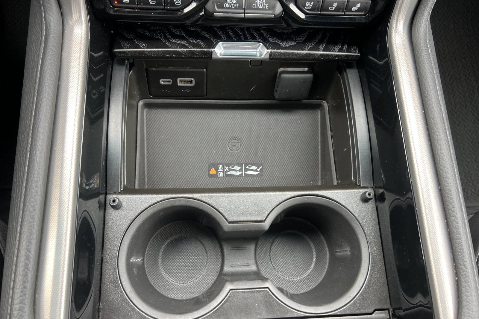 Used 2024 GMC Yukon Denali AWD/4WD image 40