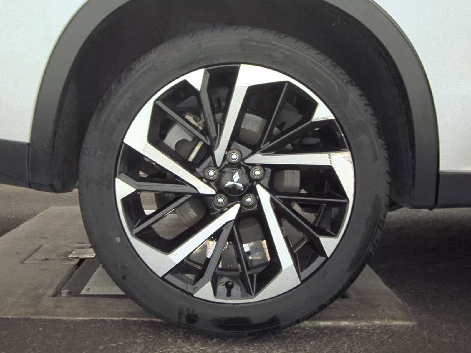 Used 2024 Mitsubishi Outlander SE Black Edition image 12