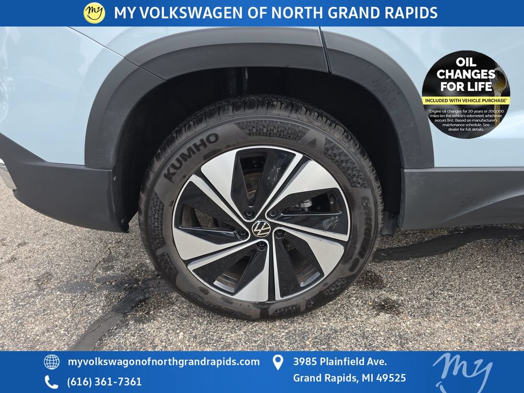 Used 2025 Volkswagen Taos SE w/ Panoramic Sunroof Package AWD/4WD image 35