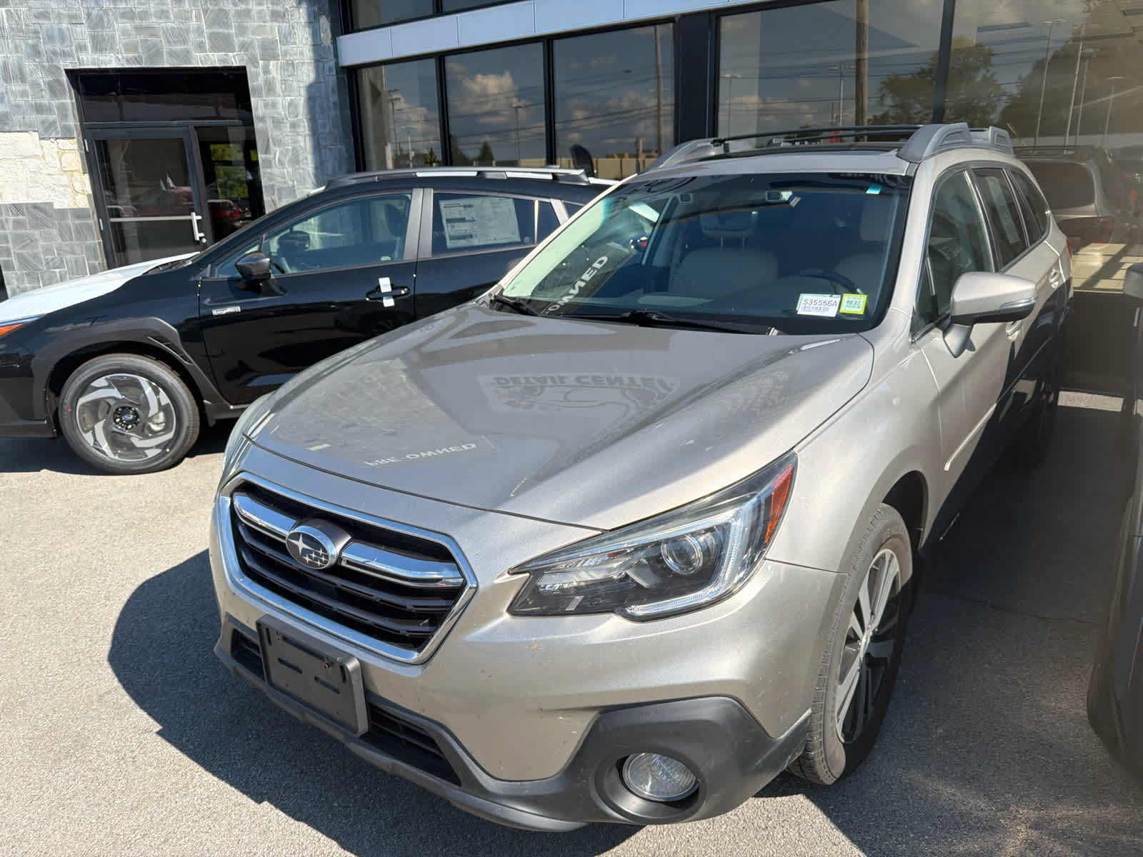 Used 2018 Subaru Outback 2.5i Limited AWD/4WD image 3