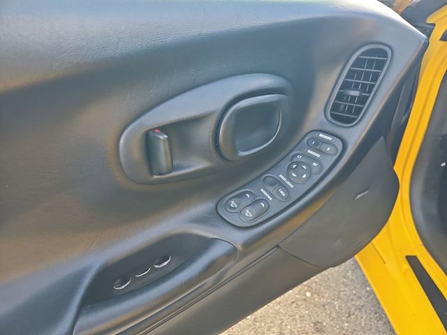 Used 2004 Chevrolet Corvette Convertible w/ Preferred Equipment Group image 20