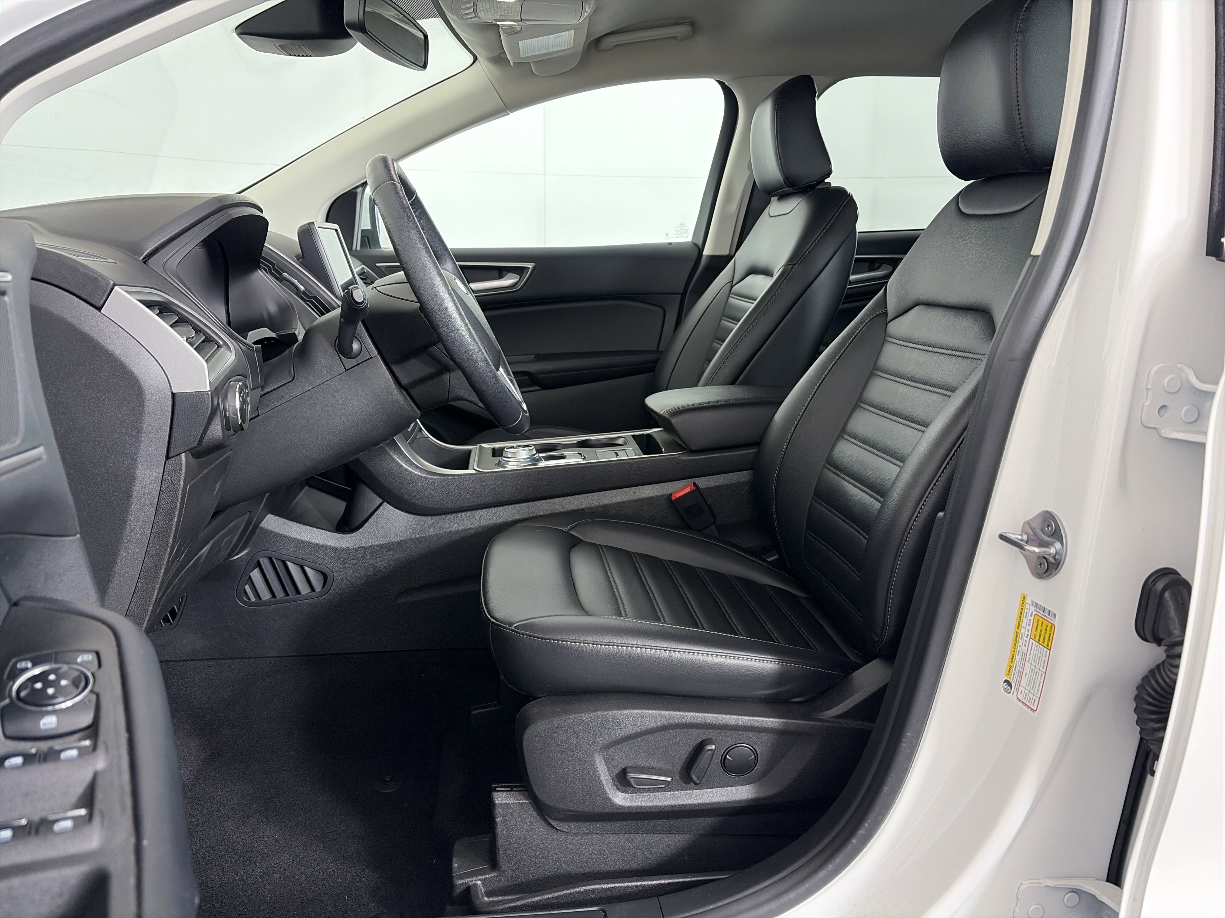 Used 2023 Ford Edge SEL image 9