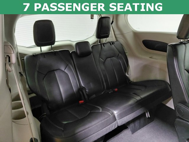 Used 2024 Chrysler Pacifica Touring-L image 6