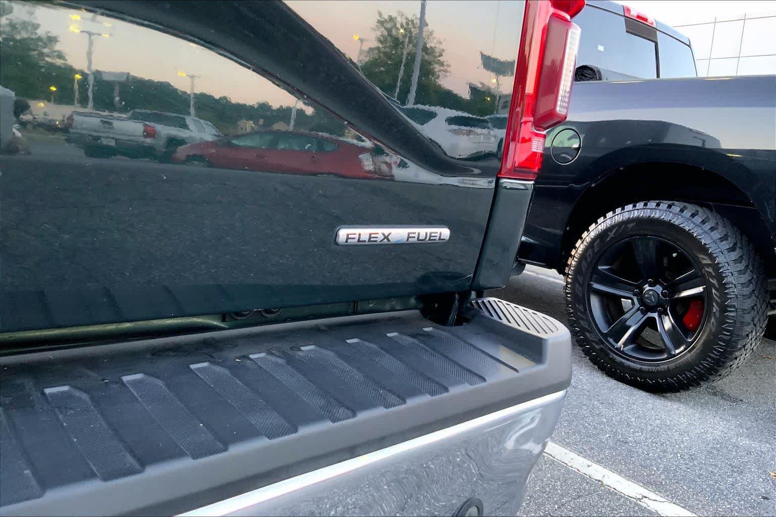 Used 2016 Ford F150 Lariat w/ Equipment Group 502A Luxury AWD/4WD image 7