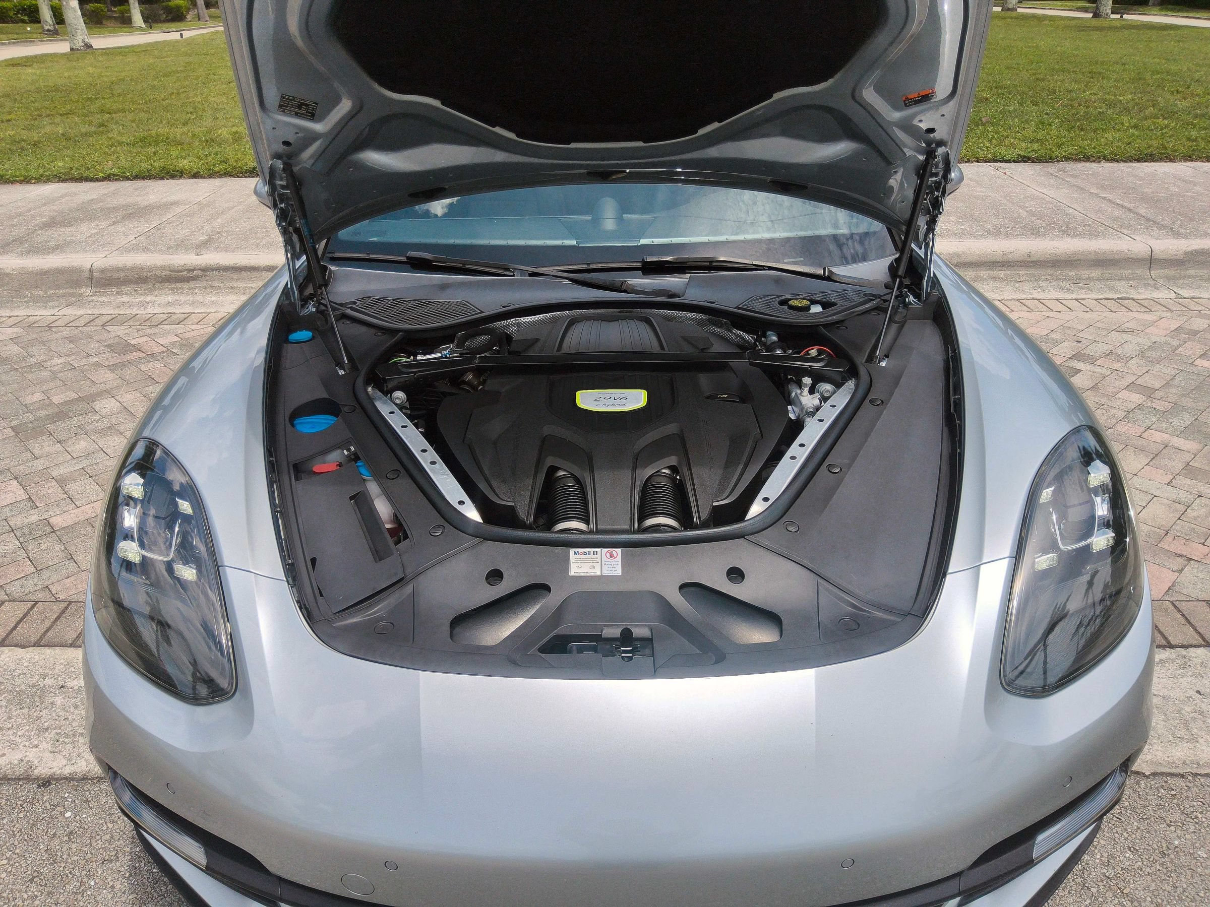 Used 2018 Porsche Panamera 4 AWD/4WD image 43