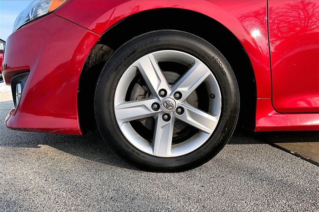 Used 2013 Toyota Camry SE image 10