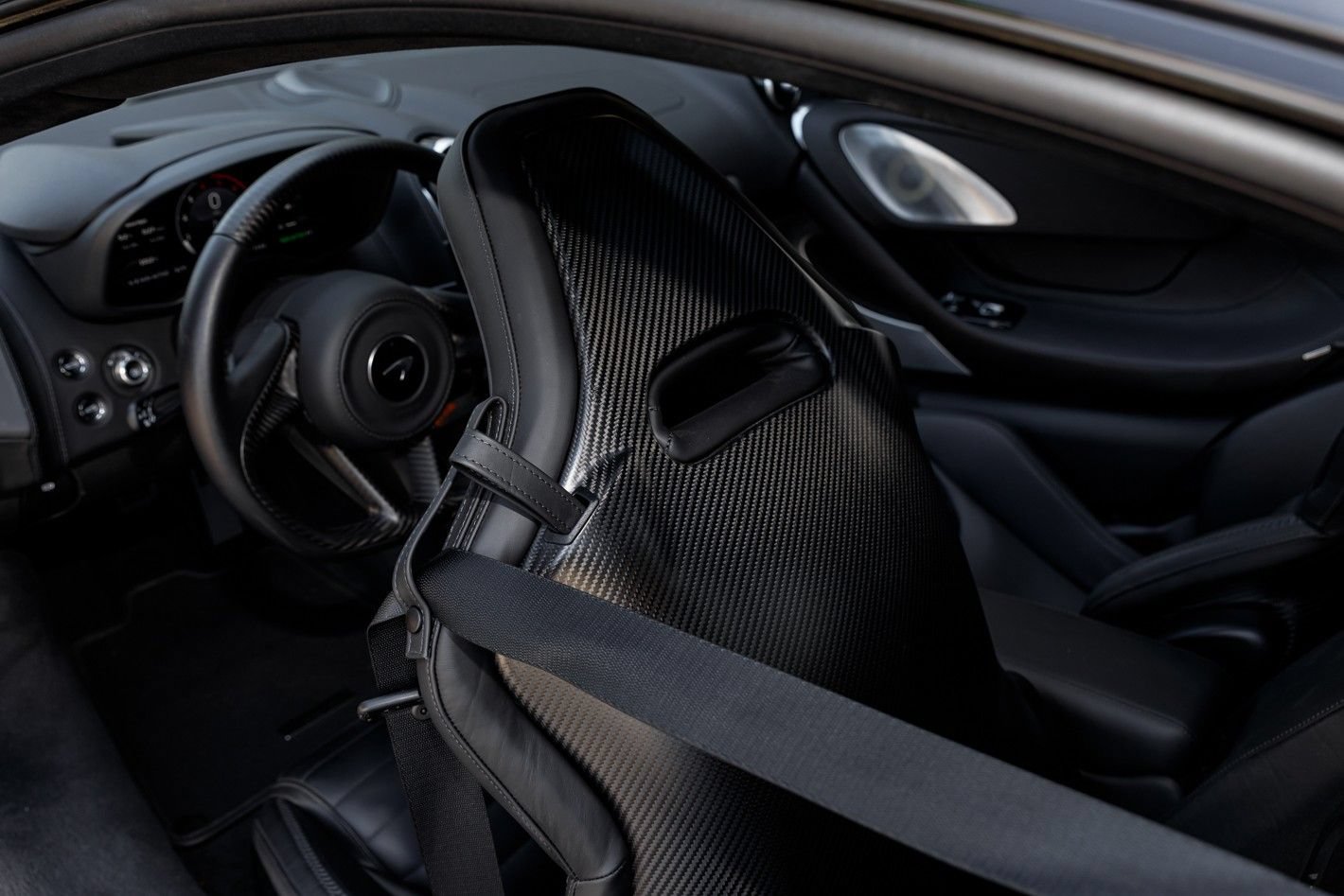 Used 2025 McLaren GTS RWD image 32