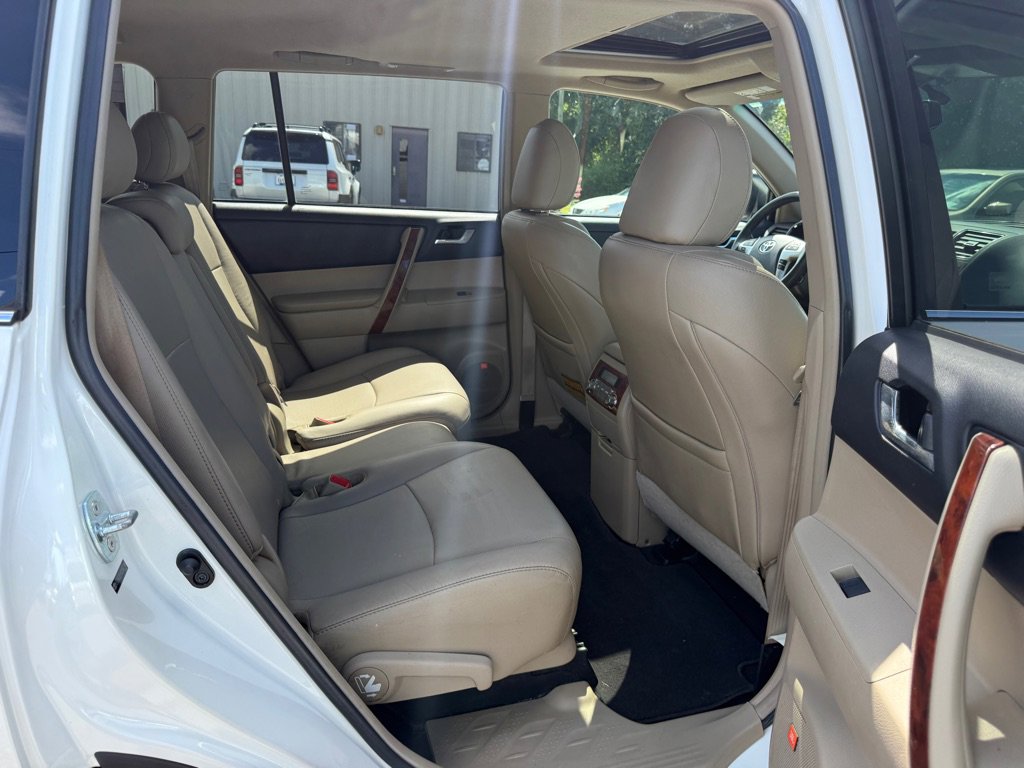 Used 2012 Toyota Highlander Limited image 16
