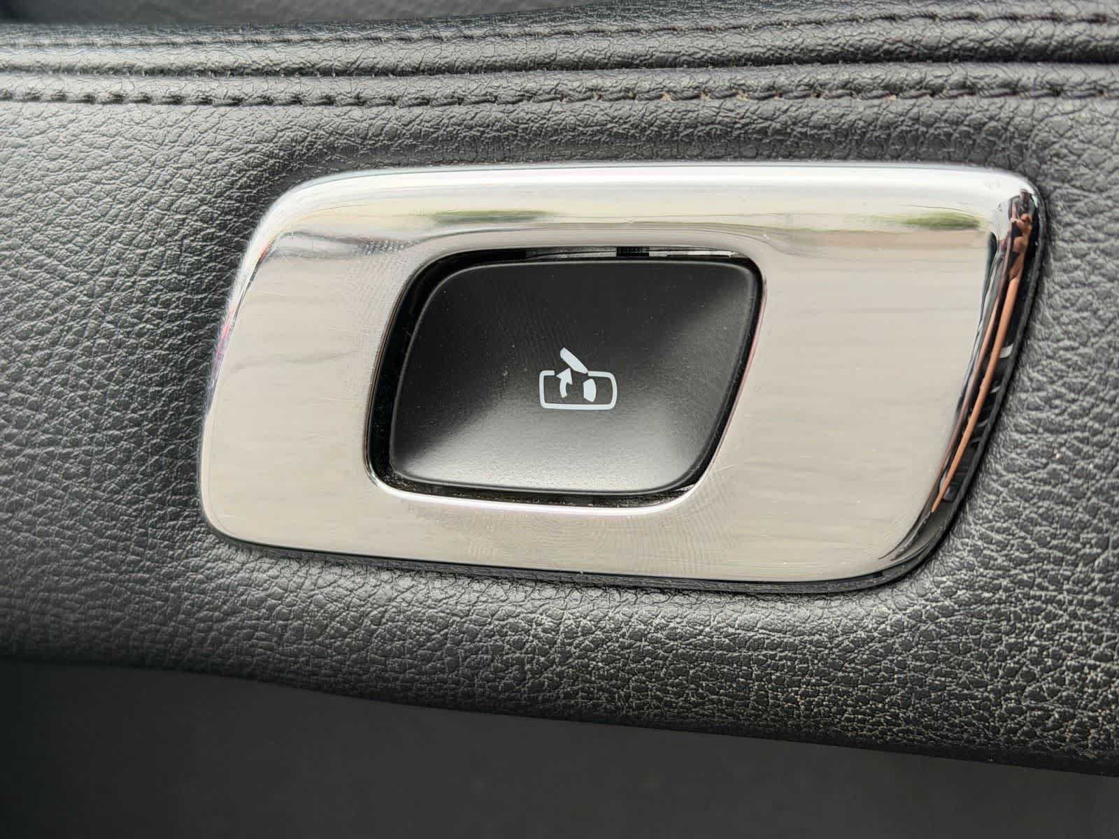 Used 2017 Lincoln Continental Premiere FWD image 16