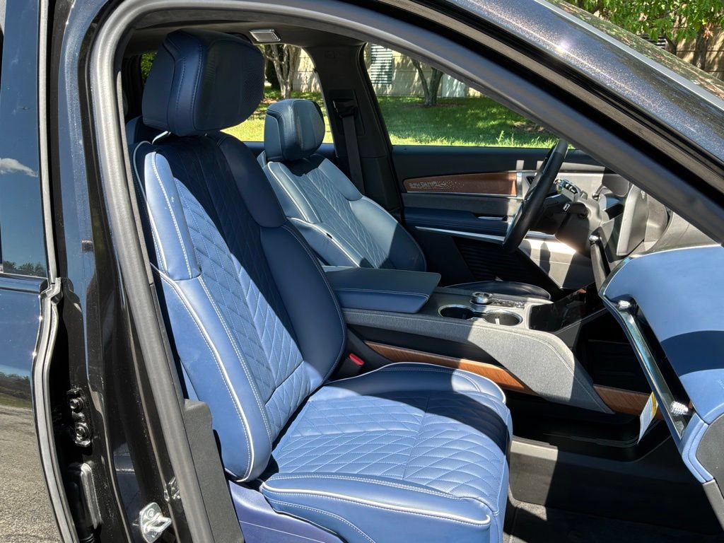 New 2026 Cadillac Vistiq Premium Luxury AWD/4WD image 32