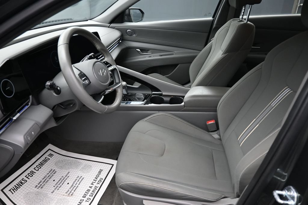Used 2025 Hyundai Elantra SEL FWD image 11