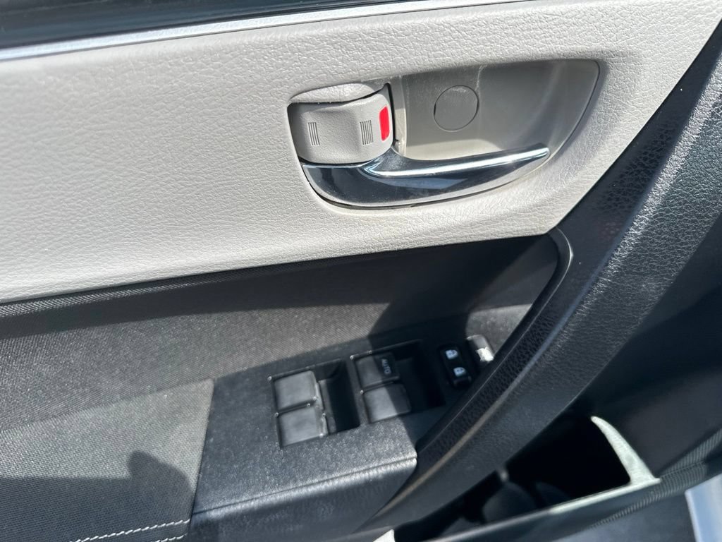 Used 2019 Toyota Corolla LE FWD image 18