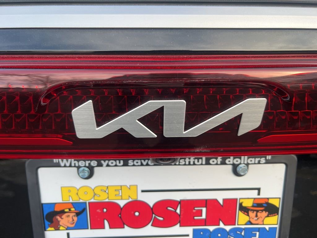 Certified 2023 Kia Carnival EX image 31